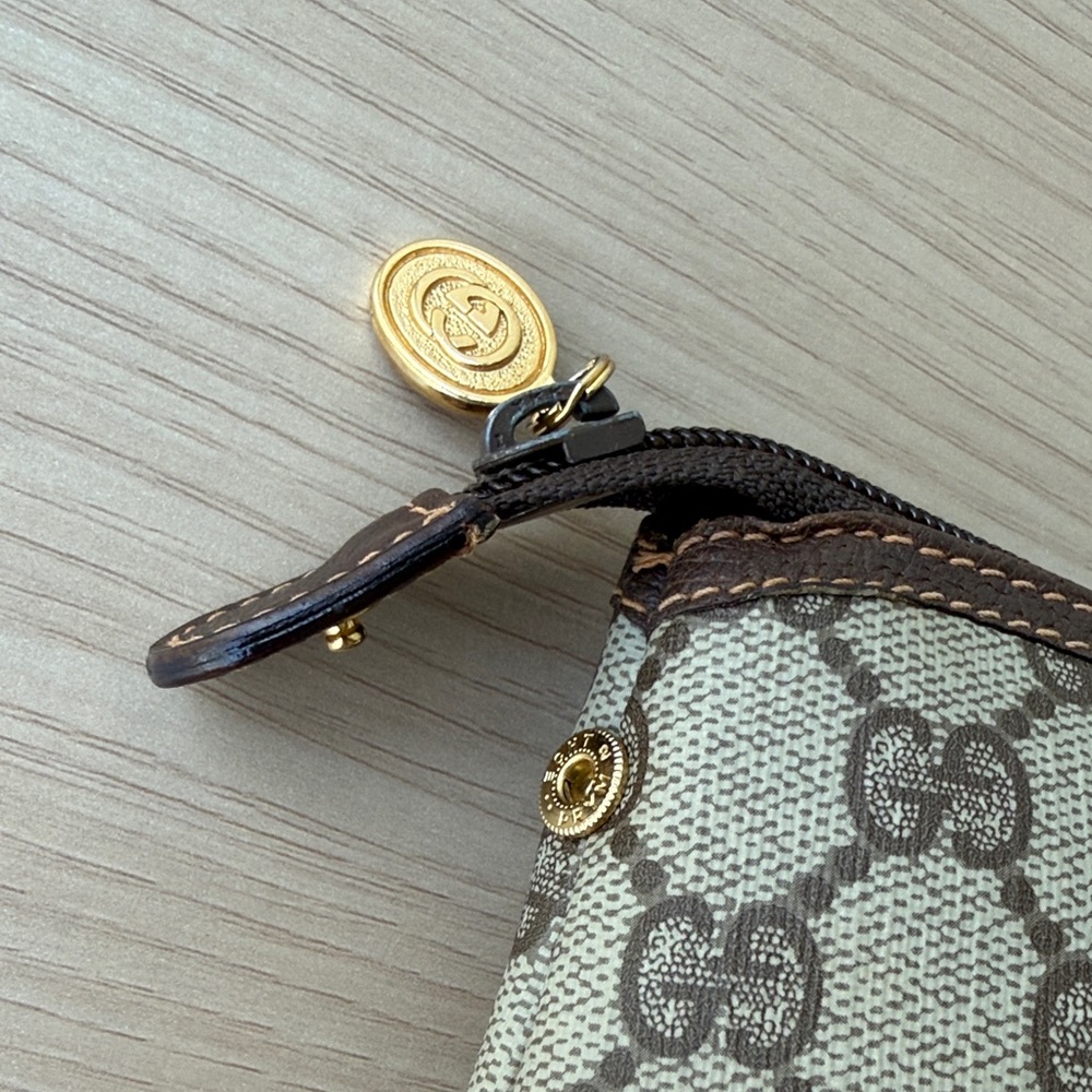 Gucci Beige and Brown Signature Pouch - Picture 2 of 4